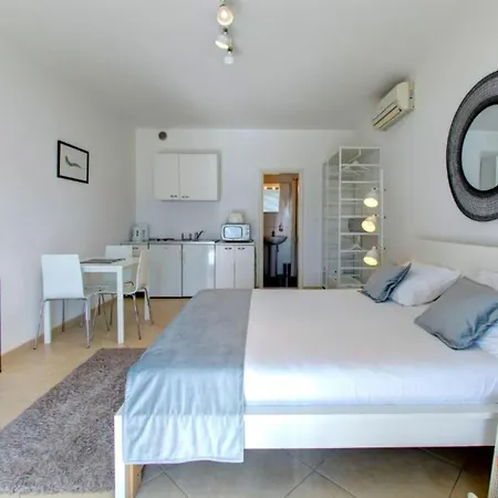 One-bedroom With Balcony And Sea View Deluxe Διαμέρισμα