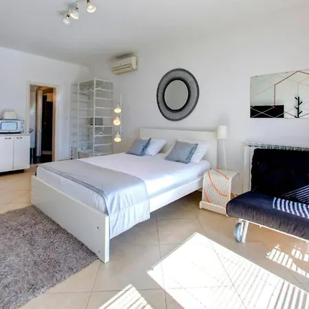 One-bedroom With Balcony And Sea View Deluxe