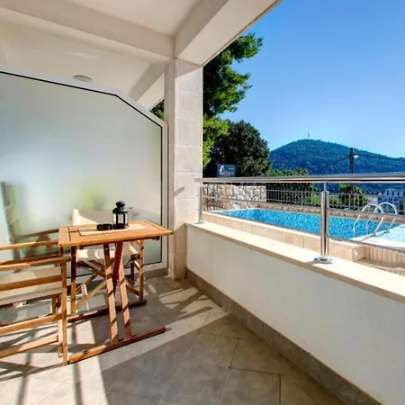 One-bedroom With Balcony And Sea View Deluxe *
