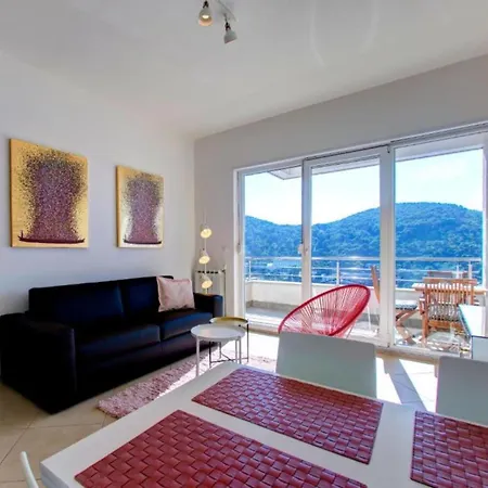 Διαμέρισμα One-bedroom With Balcony And Sea View Deluxe *