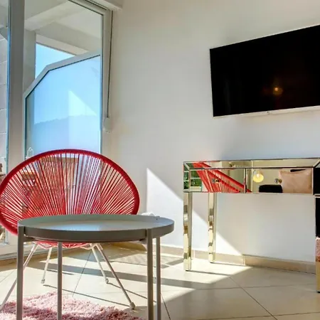 One-bedroom With Balcony And Sea View Deluxe