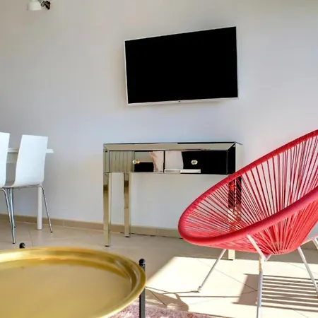 One-bedroom With Balcony And Sea View Deluxe Apartamento